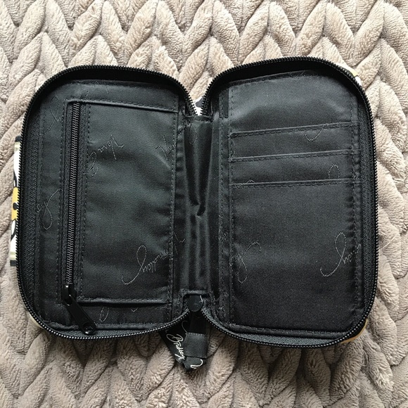 Vera Bradley wristlet/wallet ✨ - Picture 3 of 4